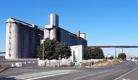 Terminal de Roche-Maurice, silo céréalier de la société Union Invivo