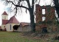 Kirche und Schlossruine in Nostitz