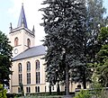 Kirche mit Orgel, Kirchhof, Kirchhofsmauer und Denkmal für die Gefallenen des Ersten Weltkrieges