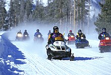 Un tour in motoslitta al Parco Nazionale di Yellowstone.