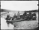 «Skolter og lapper i fjæra ved Kirkenes» 1907. Foto: Ellisif Wessel