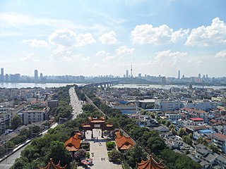 Wuchang (frente) y Hanyang (fondo) vistos desde el Yellow Crane Tower