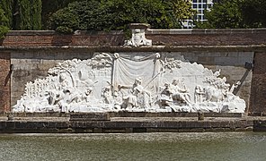 Le bas-relief des Ponts-Jumeaux