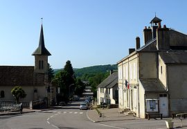 The church and town hall in Chissey-en-Morvan