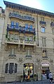Casa Guazzoni, balconi su via Melzo