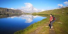 Die charakteristische "Matterhornwolke", die sich an der windabgewandten Seite des Gipfels bildet.