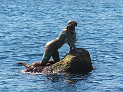 Nixe mit Kind am Strand von Koreiz/Jalta