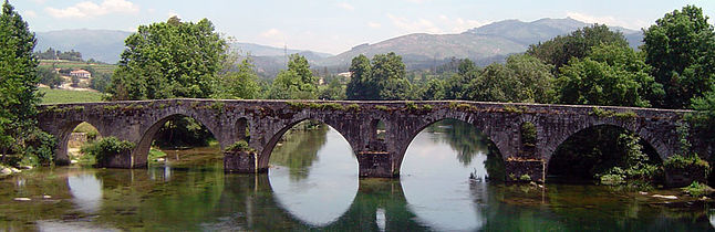 Ponte de Porto, o de Prozelo, sobre'l ríu Cávado, ente los conceyos de Braga y Amares.