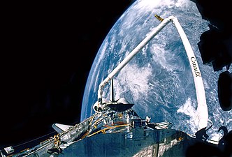 De Hubble in het laadruim van Discovery