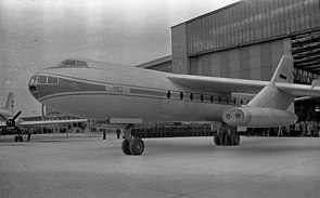 Roll-out des Turbinenstrahl-Passagierflugzeuges „152/I V-1“ am 1. Mai 1958