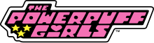 Huruf pink terbaca "The Powerpuff Girls" terhada sebuah latar belakang hitam.
