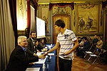 Rebent el premi com a finalista del concurs Wiki Loves Monuments a Andorra (la meva foto) de mans del president d'Amical Wikimedia, el Sr. Joan Gomà.