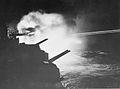 Englische HSM Mauritius feuert am 23. August 1944 von seeseits in die Bucht von Audierne