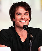 Ian Somerhalder interprète Boone Carlyle.