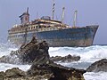 Het scheepswrak van de American Star (SS America), gezien vanaf land in 2004