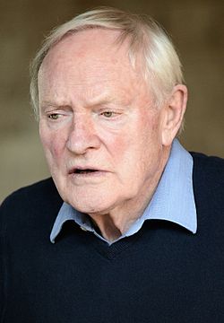 Julian Glover vuonna 2014.