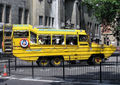 Un DUKW reconditionné sert à transporter des touristes à Londres.