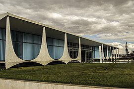 Lo Palácio da Alvorada, residéncia oficiala dau president.