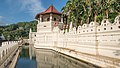 10. Sri Dalada Maligawa (Tèmpiu de sa Dente) in Kandy, Sri Lanka.