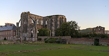 Les ruines de l'abbaye d'Aulne à Gozée.