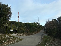 Le croisement (561 m) avec les routes de Seynes et Bouquet et le raidillon final.