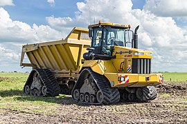 Système de chenilles (vue détaillée en cliquant) pour les moissonneuses-batteuses et les engins agricoles articulés comme les tracteurs très puissants : ici un tombereau dans un polder aux Pays-Bas.