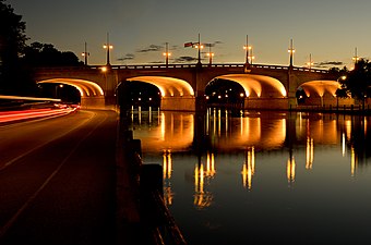 Die Bank Street Bridge über den Rideau Canal, Ottawa, Ontario. Dritter Platz: 593 Punkte. Dritter kanadischer Preis und geht für die 2. Runde an die internationale Jury. Fotograf: Gregvgregv