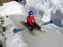 Un giovane slittino sulla rampa di partenza della Pista dello Utah Olympic Park.