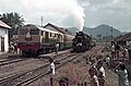 BB301 25 bersama DD52 03 di Stasiun Leles, 1972