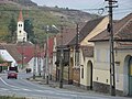 Utcakép, a háttérben az ortodox templommal