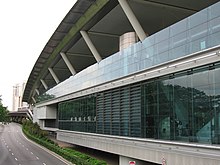 Side view of the Dover station with ceiling-to-floor glass cladding along the concourse level