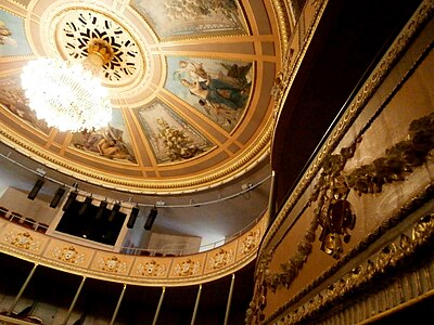 Détail du plafond du théâtre à l'italienne de La Roche-sur-Yon (1886).