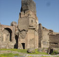 Passage entre le tepidarium (à gauche) et le caldarium (à droite)