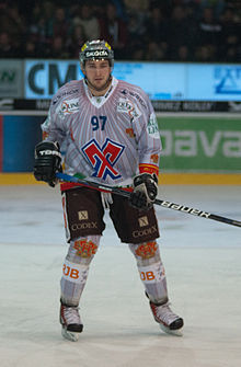 Description de l'image Adrien Lauper - Fribourg-Gotteron vs. HC Bienne, 25.11.2011.jpg.