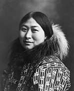 Nowadluk/Nowadlook (Nora) Ootenna, une Iñupiat. 1907 ou 1908.