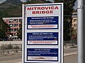 Betartandó viselkedési rendszabályok a város két részét elválasztó egyik hídnál