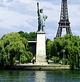 Le pont derrière la statue de la Liberté.