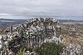 Hohe a Mittlere Torstein v řetězci Schrammsteine, v pozadí Falkenstein u Bad Schandau