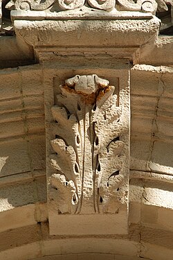 Clé d'arc du portail.