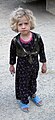 Seorang anak Hawrami yang memakai pakaian tradisional Kurdi.