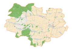 Mapa konturowa gminy Łagiewniki, blisko centrum na dole znajduje się punkt z opisem „Dwór w Sieniawce”