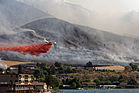 Die C-130 Airtanker (N130FF) der Coulson Aviation am 14. August 2015 beim Einsatz gegen die diesjährigen Waldbrände im Staat Washington über Chelan County. KW 36 (ab 30. August 2015)