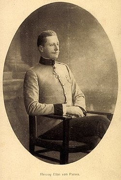 Illés Bourbon–parmai herceg cs. és kir. egyenruhában (1910 k.)