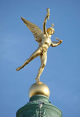 Le Génie de la Liberté (1835), bronze doré, au sommet de la colonne de Juillet à Paris.