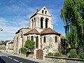 A igreja Saint-Étienne de Fosses, dos quais o coro e a parte central da nave, em estilo românico, datam por volta do século XII.