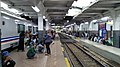 Emplasemen selatan stasiun Bandung, tampak ramai oleh calon penumpang KA lokal Bandung Raya