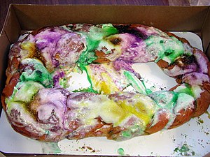 Die King-Cakes werden bunt verziert