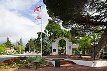 Memorial Arch Saratoga California.jpg