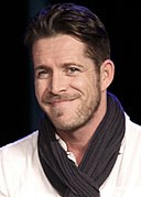 Sean Maguire interprète Robin des Bois.