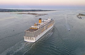 Die Costa Luminosa vor Venedig